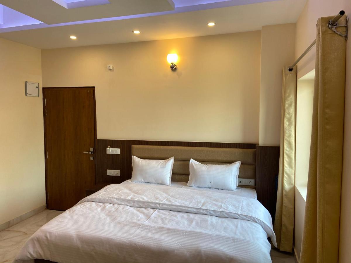 Hotel Tulsi Villa 德拉敦 外观 照片