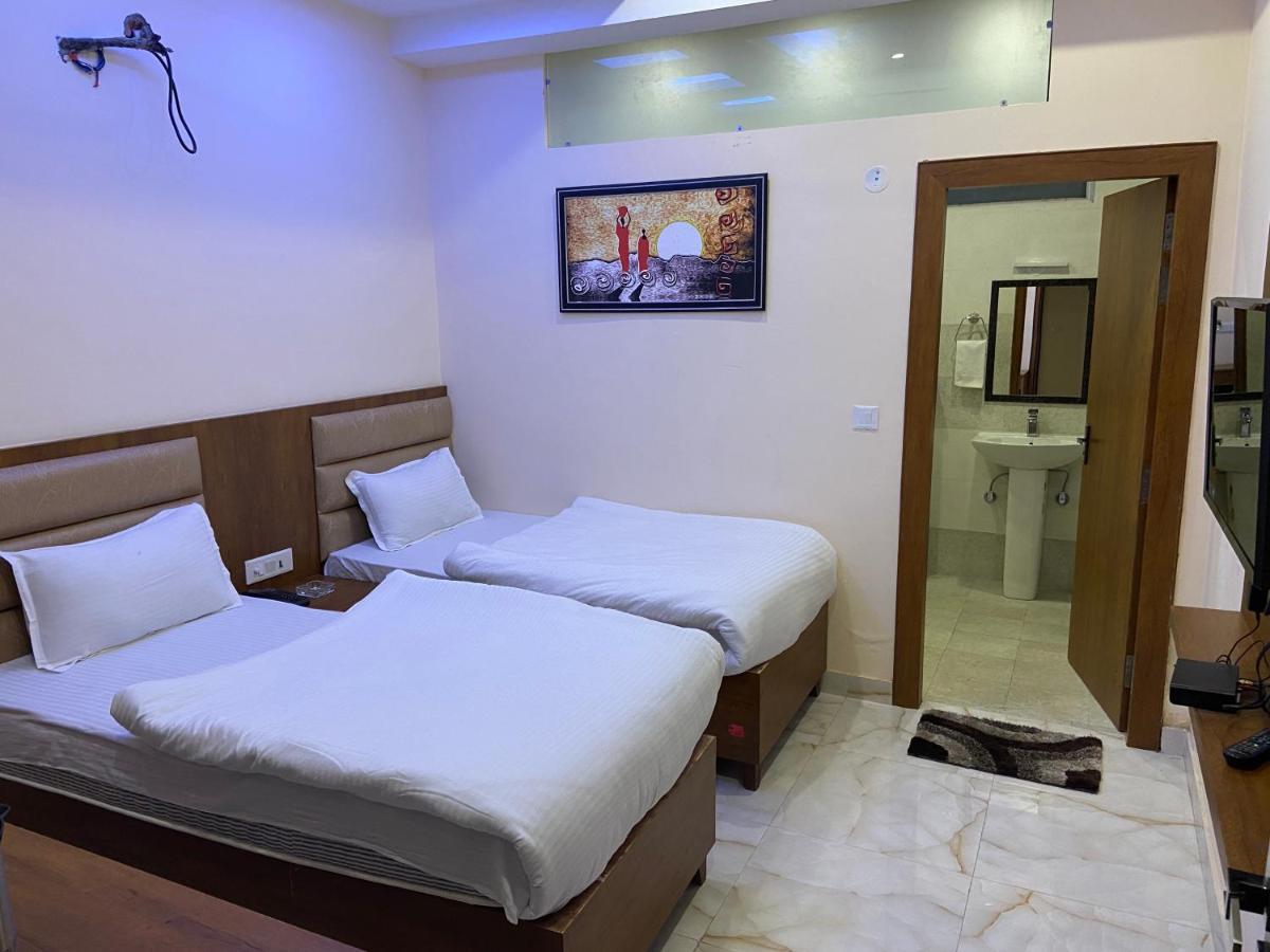 Hotel Tulsi Villa 德拉敦 外观 照片
